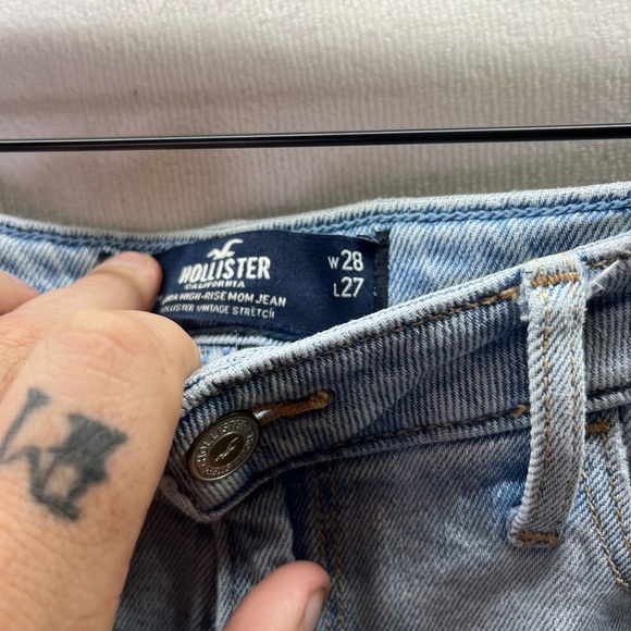 Hollister Distressed Ultra High Rise Mom Jeans Womens 7R Trashed crop 2363 - Picture 3 of 11